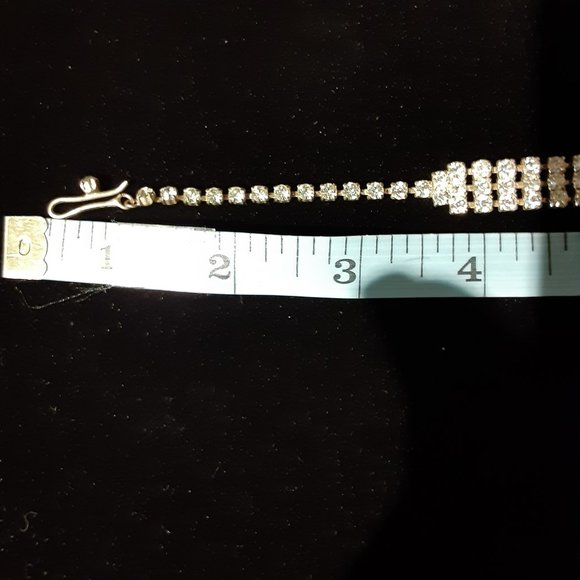 Elegant Silver Necklace and Bracelet Set - Picture 6 of 8